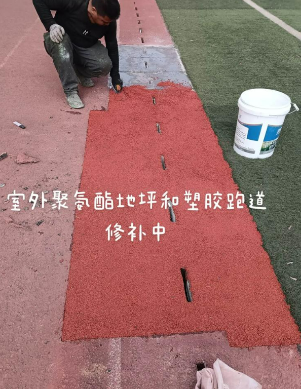新邵球场地面翻新维修，核心是先诊断破损